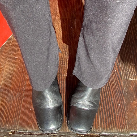 SOLD:.90s Black Leather Mid-Calf Chunky Boots - Picture 5 of 16